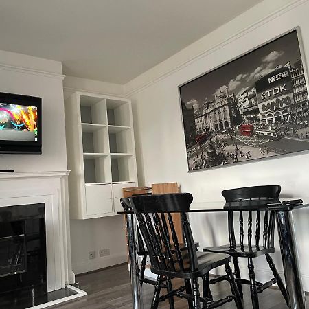 Bright And Spacious 2 Bedroom Apartment 萨顿 外观 照片