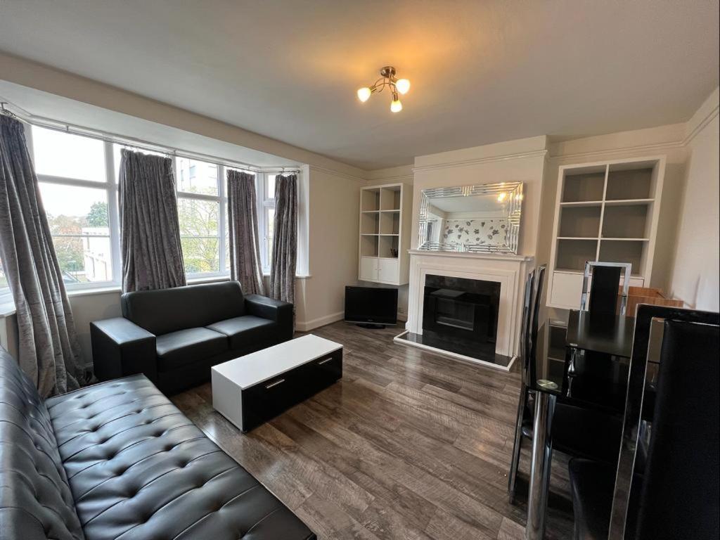 Bright And Spacious 2 Bedroom Apartment 萨顿 外观 照片